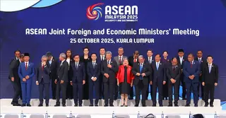 আসিয়ান সম্মেলনের উদ্বোধনী অনুষ্ঠানে যোগ দিতে কুয়ালালামপুরে বিশ্বনেতারা